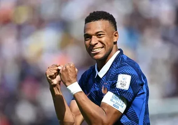 Mbappé deixa Pelé para trás e se aproxima de recorde histórico