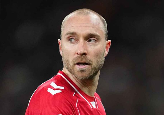 Eriksen tranquiliza torcedores após desmaiar em amistoso da Dinamarca