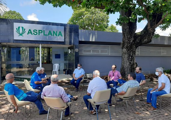 Falta de energia faz diretoria da Asplana se reunir ao ar livre