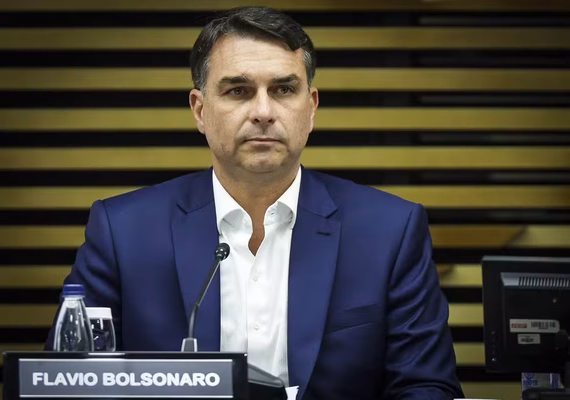 PF investiga empréstimo do BRB a Flávio Bolsonaro para comprar mansão