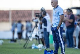 Schülle diz que só permanece no CSA com apoio da torcida e diretoria