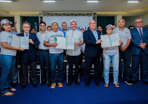 Famílias assentadas no interior de AL recebem títulos de posse de propriedades