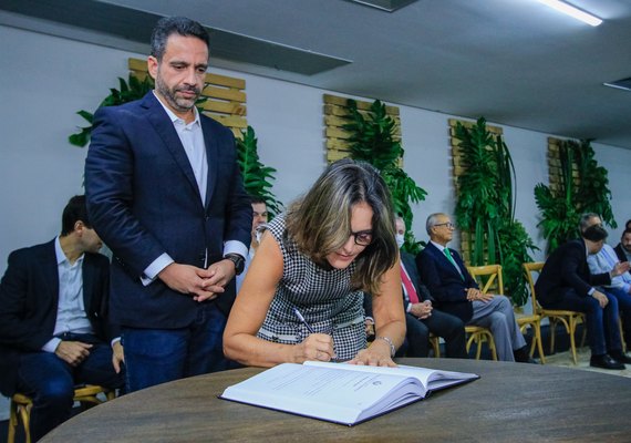 Adriana Araújo toma posse como Controladora-Geral do Estado de Alagoas