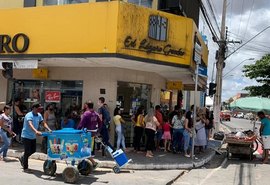 Filas em agências bancárias de Arapiraca voltam a formar aglomerações
