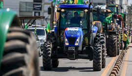 Maquinas pesadas e tratores fazem desfile em apoio a Bolsonaro em Alagoas
