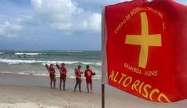 Praia do Francês registra quatro resgates por afogamento em um só dia
