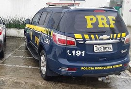 Fiscalização da PRF prende suspeita de clonagem de veículo