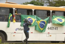 Jornalista da Globo infiltrada em acampamento quase é detida com golpistas