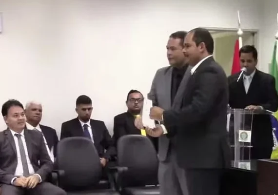 Em Alagoas, vereador investigado por homicídio é diplomado