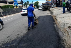 Operação Tapa-Buraco recupera trecho da Avenida Gustavo Paiva em Maceió