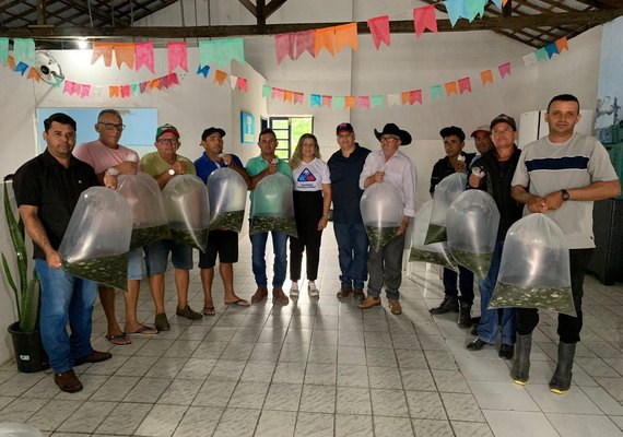 Seagri promove dia de campo e entrega de alevinos a agricultores familiares no Governo Trabalhando