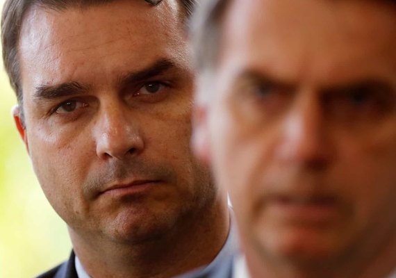 Bolsonaro sobre inquérito que livra Flávio de crimes: Pergunta pra PF
