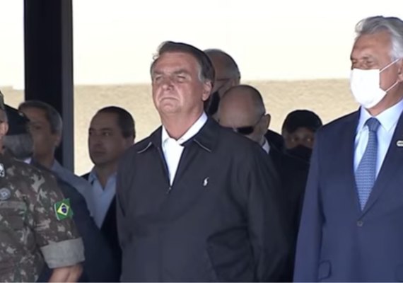 'Ficar dentro de casa não resolve nada', afirma Bolsonaro após ironizar preço do feijão
