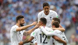 Com gols de Griezmann e Varane, França elimina Uruguai nas quartas