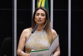 Após ser vista abraçando Lula na posse, ex-ministra de Bolsonaro deixa o PL; veja vídeo