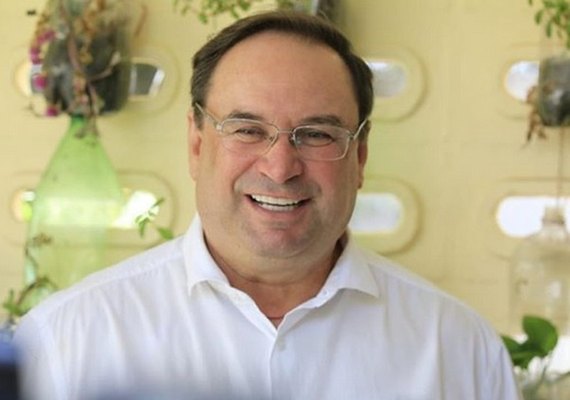 Em Arapiraca, Luciano Barbosa registra candidatura que “Nezinho não quis”