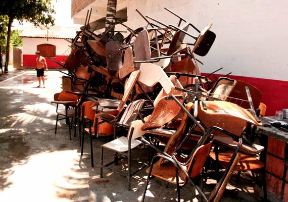 Quase metade das escolas não tem todos os itens de saneamento básico