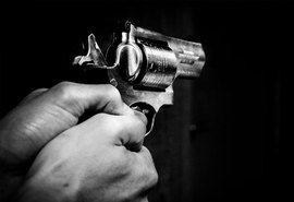 Troca de tiros deixa vítima e apavora população