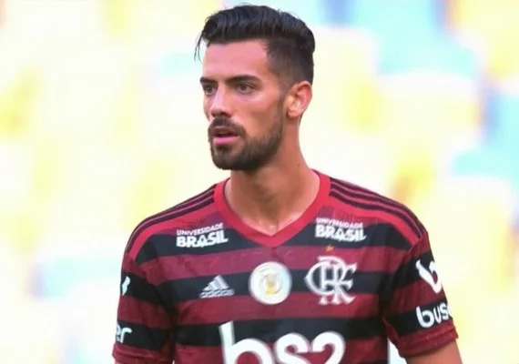 Ex-zagueiro do Flamengo é esfaqueado em shopping na Itália
