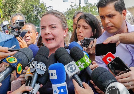 Gleisi representará Lula em evento com pré-candidatos à Presidência