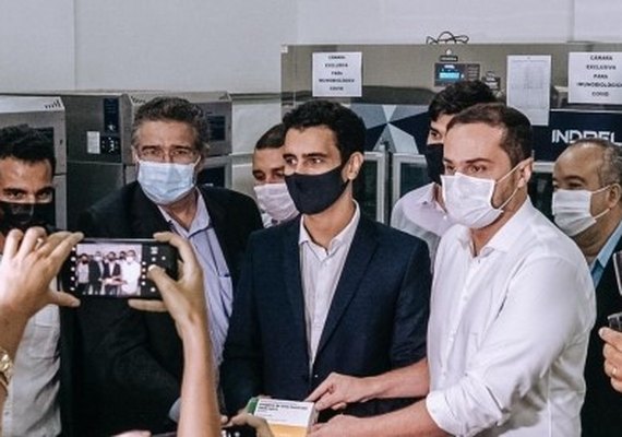 Maceió recebe 12 mil doses de vacinas do Governo de Alagoas