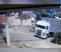 Vídeo: homem é atropelado por caminhão e escapa ileso no Rio de Janeiro