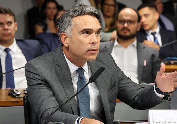 Rafael Brito diz que JHC é o 'maior mentiroso de Maceió', em referência ao Dia da Mentira