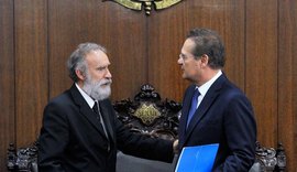 Renan recebe pedido para debater representação no Mercosul