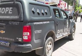 Terror no Vergel: homem tranca família e ameaça com facão