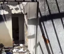 Incêndio causado por curto-circuito destrói residência no bairro Feitosa, em Maceió