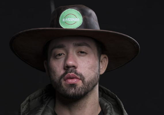 Rico escapa da 'roça' e é o novo fazendeiro em 'A Fazenda 13'