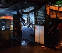 Incêndio destrói food truck localizado na Jatiúca, em Maceió