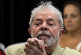 Lula assistiu jogo entre Espanha e Portugal na cela, com advogado