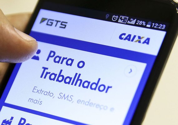Crédito com garantia de saqui-aniversário são oferecidos por BB e Caixa