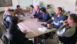 Correios e PM discutem atividade postal em áreas de risco