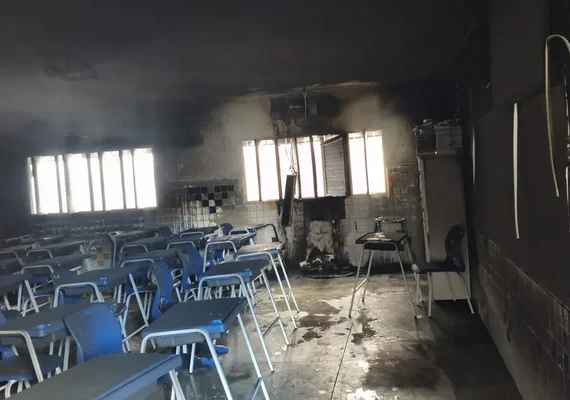 Incêndio atinge sala de escola em Arapiraca e aulas são suspensas