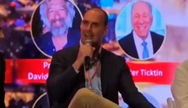 Eduardo Bolsonaro define 'Dark Horse' como ''pesadelo para a esquerda''