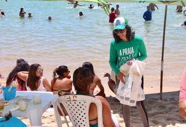 Sacolas biodegradáveis e camisinhas serão distribuídas pelo projeto Nossa Praia