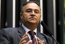 JC, pai de JHC, tenta novo retorno e articula chapa em Alagoas