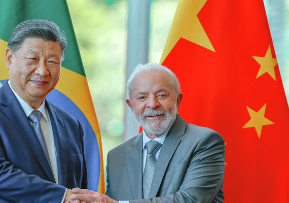 Lula e Xi Jinping discutem cooperação em inteligência artificial e minerais