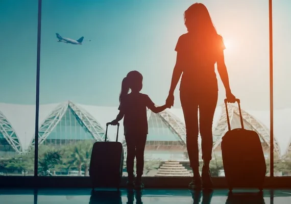 Saiba quando é necessária autorização para viagem de menores