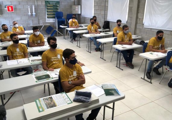 Selecionados do Programa Aprendiz Operacional participam de aula inaugural no Senai