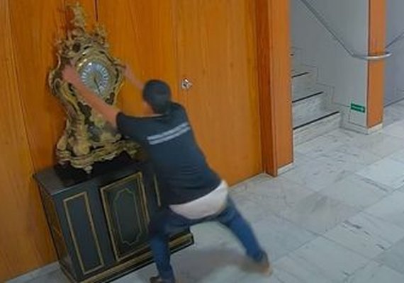 Moraes manda prender homem que quebrou relógio de Dom João VI em ato golpista após juiz de MG autorizar soltura