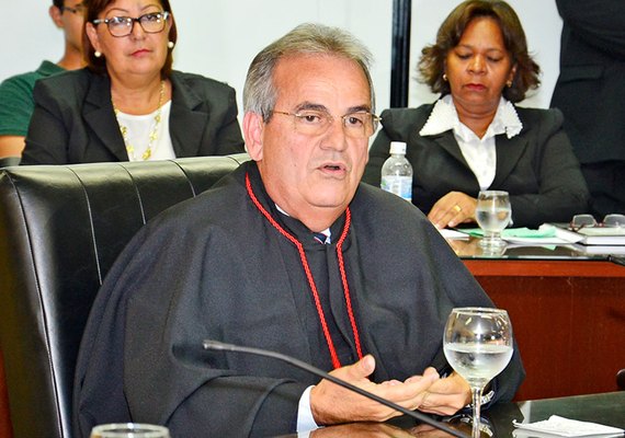 Rosa Albuquerque desiste da reeleição e Otávio Lessa é eleito presidente do TCE