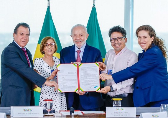 Lula assina decreto que melhora condições de trabalho de terceirizados de órgãos públicos