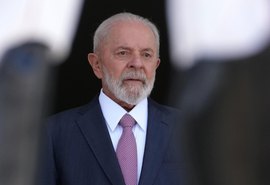 Lula sanciona lei que proíbe descontos automáticos em benefícios do INSS