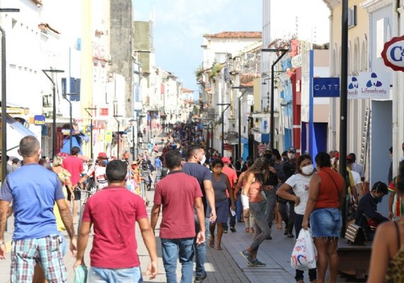 Confiança do comércio volta a crescer após 4 meses