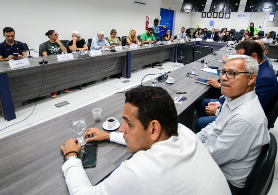 Reajuste dos servidores: Governo de Alagoas confirma queda na arrecadação, mas mantém diálogo com categorias