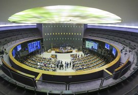 Câmara aprova em 2º turno PEC do piso salarial para enfermagem