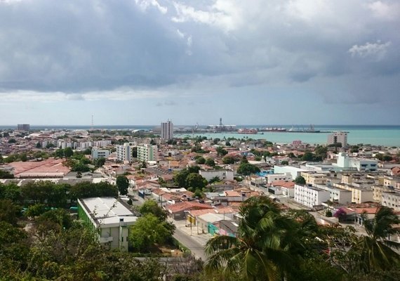 Previsão para o fim de semana em AL é de tempo nublado e chuva passageira